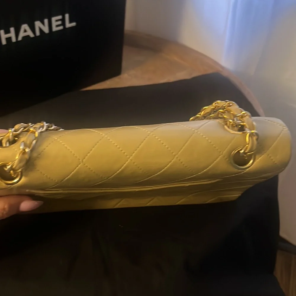 🔥Authentic Chanel medium Double Flap Classic Handbag🔥 - Picture 14 of 17